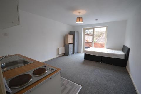 Studio to rent, Altofts Lane, Castleford