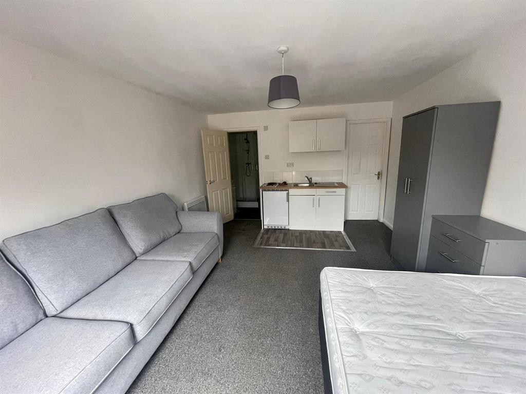 Altofts Lane, Castleford Studio £550 pcm (£127 pw)