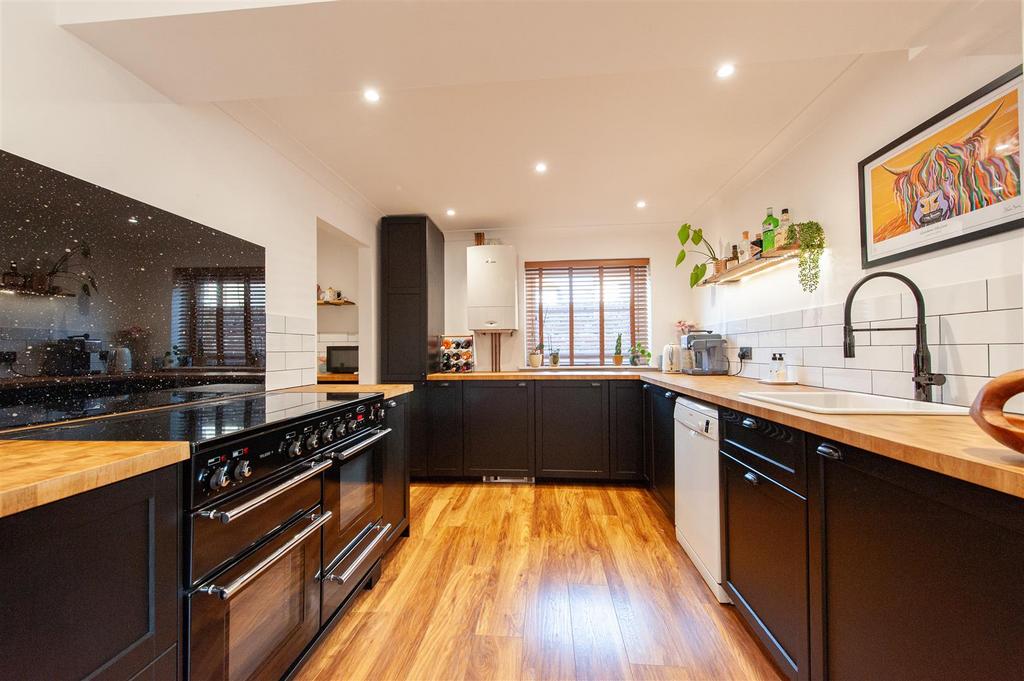 Kitchen..jpg