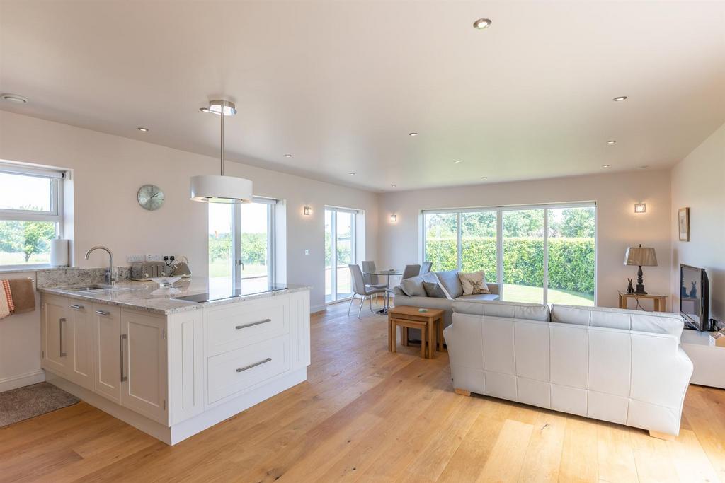 Cottage - Kitchen / Living Area