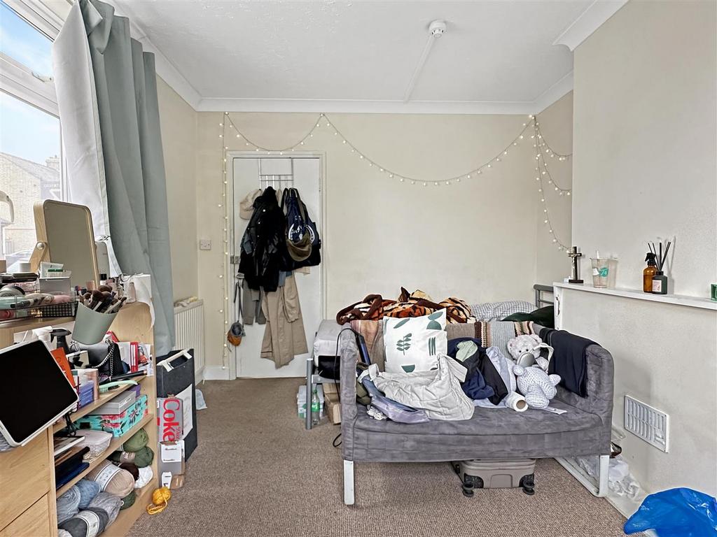 Bedroom 4.jpg