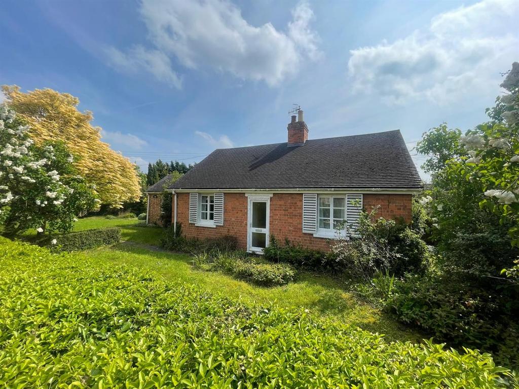School Lane, Middle Littleton, Evesham 3 bed detached bungalow for sale