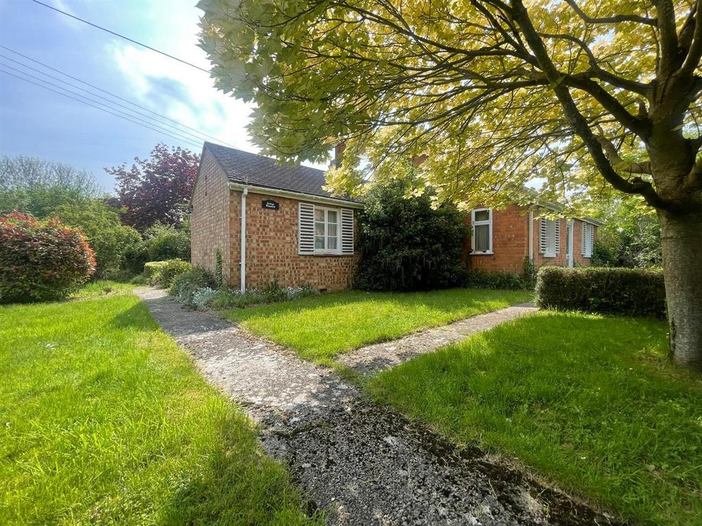 School Lane, Middle Littleton, Evesham 3 bed detached bungalow for sale £450,000