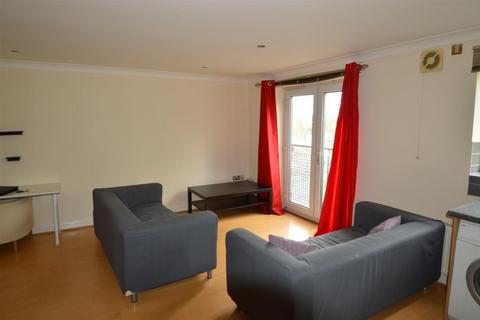 2 bedroom flat to rent, Stretford Road, Manchester M15
