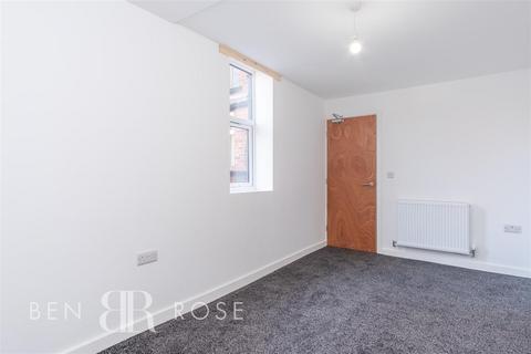 2 bedroom flat to rent, Eaves Lane, Chorley