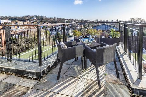 3 bedroom flat for sale, Penthouse Apartment, Kidderpore Avenue, Hampstead, NW3