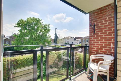 2 bedroom retirement property for sale, Turners Hill, Waltham Cross
