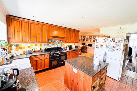 4 bedroom terraced house for sale, Cavendish Gardens, Ilford