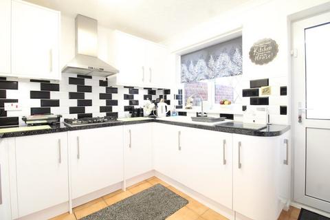 2 bedroom semi-detached house to rent, Newtown, Brierley Hill