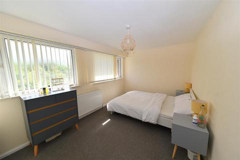 3 bedroom terraced house for sale, Vale Close, Birmingham B32