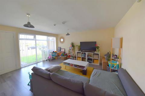 3 bedroom terraced house for sale, Vale Close, Birmingham B32