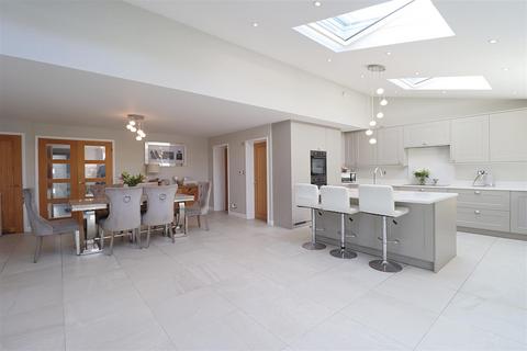 5 bedroom detached house for sale, Skiddaw Close, Great Notley
