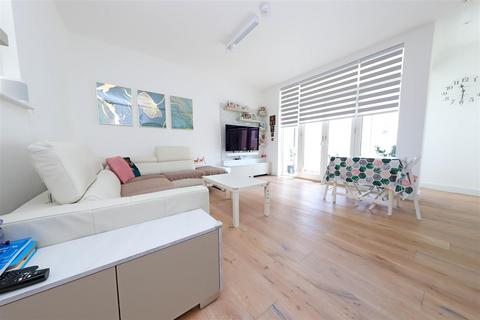 2 bedroom apartment to rent, Norfolk Terrace, Brighton