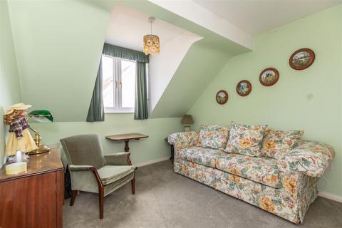 2 bedroom retirement property for sale, Regency Close, Uckfield TN22 1DS