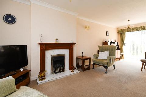 54 Millfields Way, Wombourne, Wolverhampton, WV5 8JQ