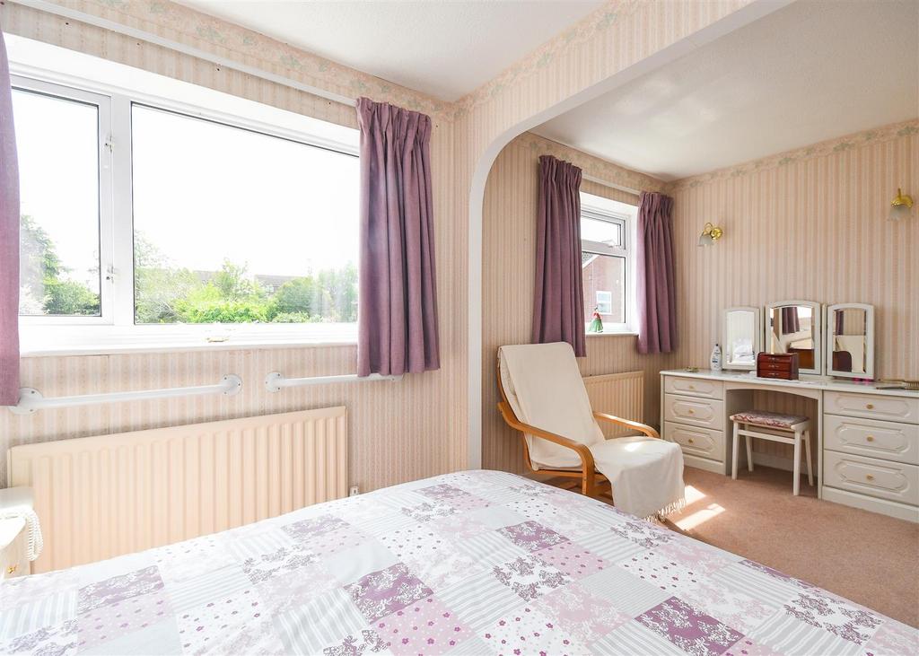 54 Millfields Way - Bedroom 1 (2).jpg