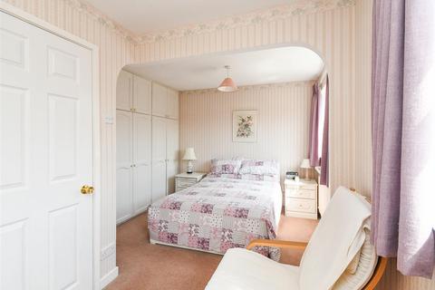 54 Millfields Way, Wombourne, Wolverhampton, WV5 8JQ