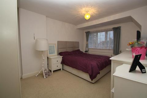House share to rent, The Ridgeway, Acton Town W3