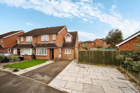 4 bedroom semi-detached house for sale, Coppard Gardens, Chessington