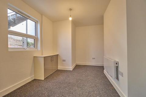 2 bedroom flat to rent, High Street, Earl Shilton, Leicester