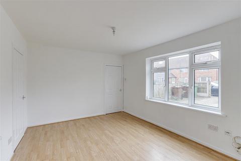 22 Amesbury Circus, Nottingham, NG8 6DA