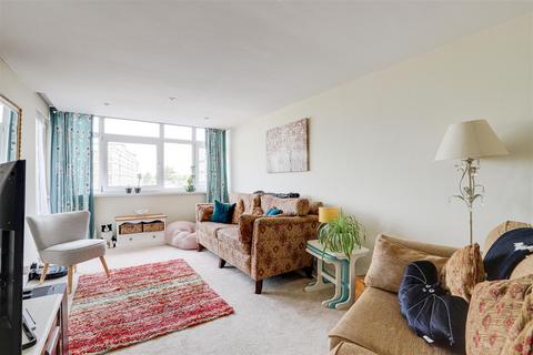 2 bedroom flat for sale, Wilford Lane, West Bridgford NG2