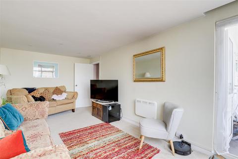 2 bedroom flat for sale, Wilford Lane, West Bridgford NG2