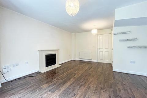 3 bedroom townhouse to rent, Bakewell Drive, Nottingham NG5