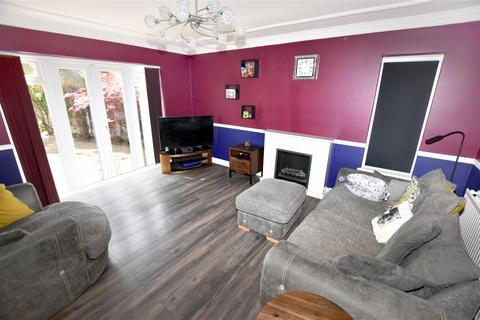3 bedroom detached house for sale, Central Wall Road, Canvey Island SS8