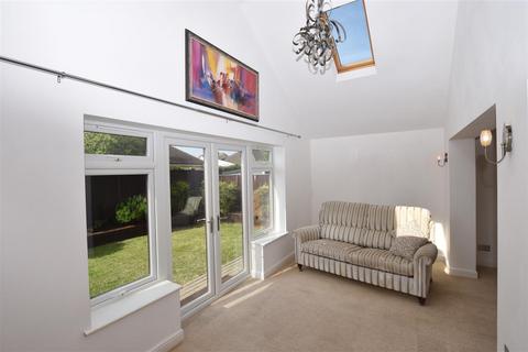 1 bedroom bungalow for sale, Rayment Avenue, Canvey Island SS8