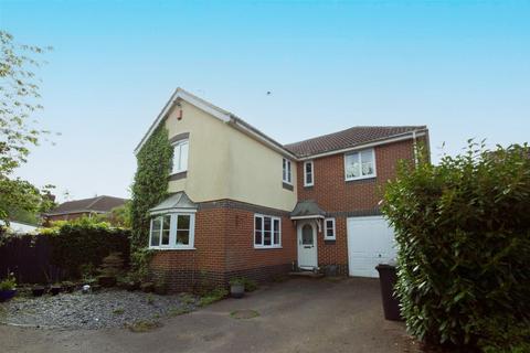 4 bedroom detached house to rent, Cley Court, Haverhill CB9