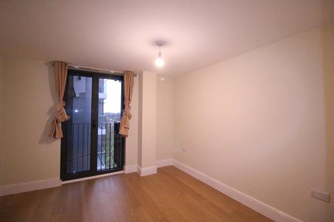 2 bedroom house to rent, High Road, Ilford