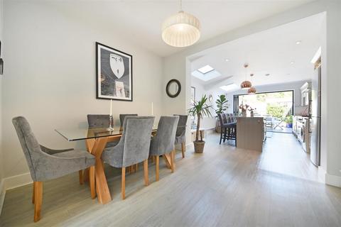 17 Bertram Cottages, London, SW19 1LQ