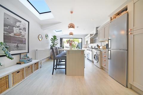 17 Bertram Cottages, London, SW19 1LQ