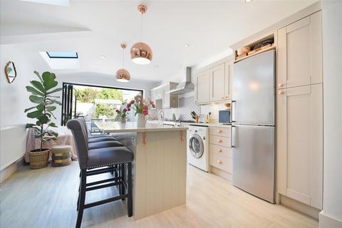17 Bertram Cottages, London, SW19 1LQ
