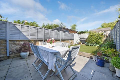 17 Bertram Cottages, London, SW19 1LQ