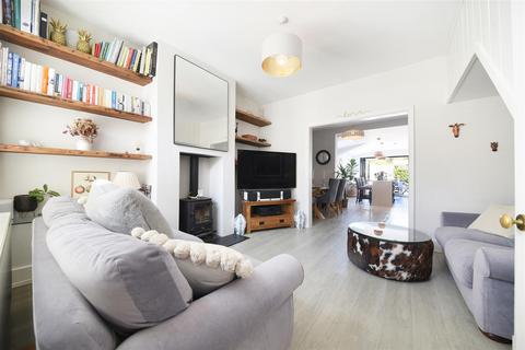 17 Bertram Cottages, London, SW19 1LQ