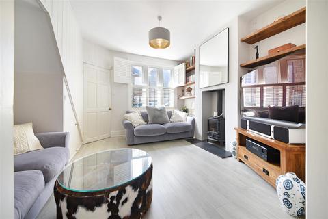 17 Bertram Cottages, London, SW19 1LQ