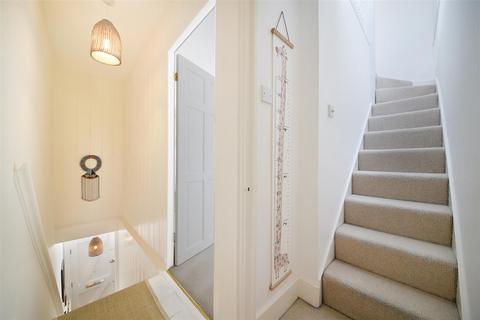17 Bertram Cottages, London, SW19 1LQ