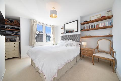 17 Bertram Cottages, London, SW19 1LQ