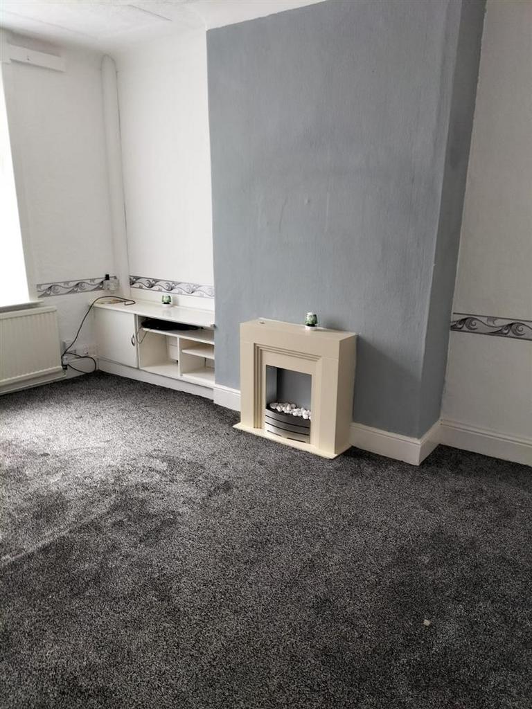 Oak Street, Burnley 2 bed terraced house £475 pcm (£110 pw)