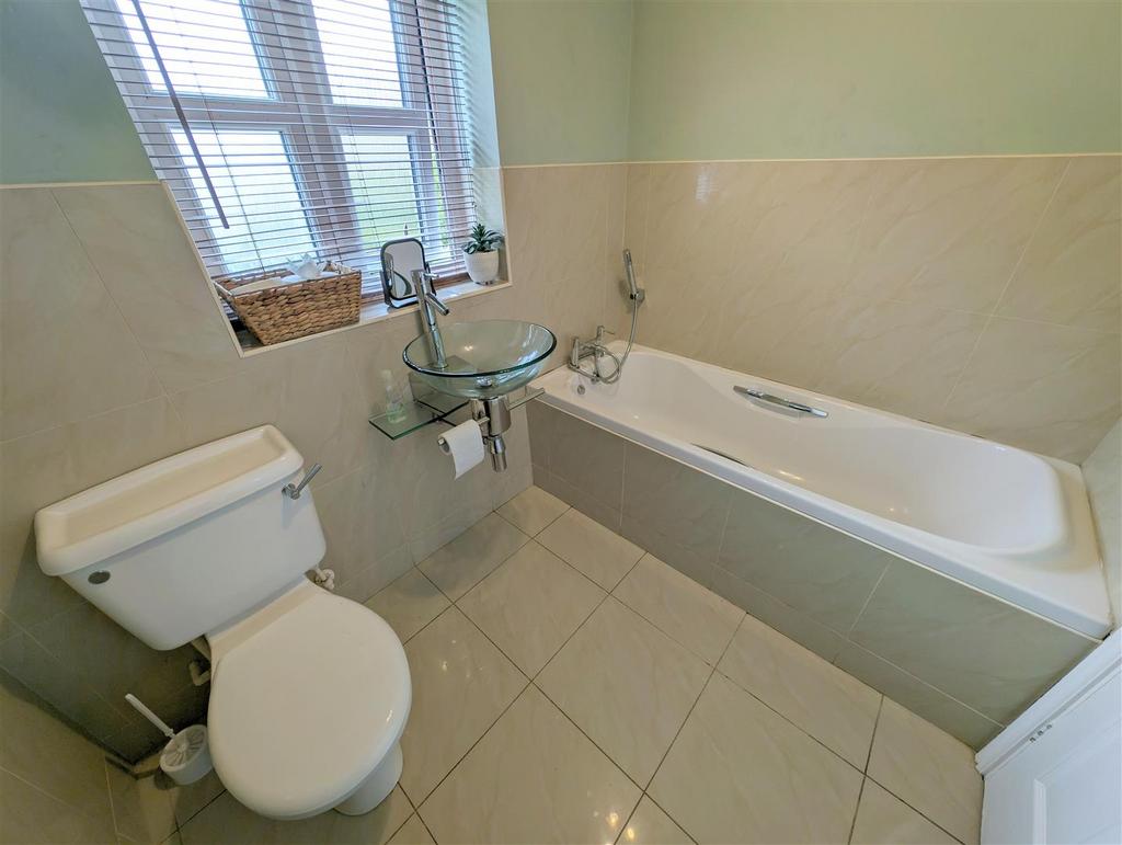 Bathroom/W,c.