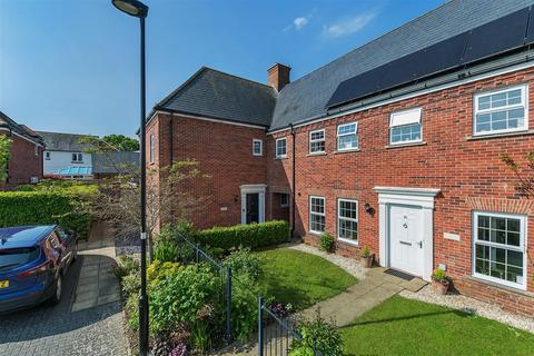 3 bedroom semi-detached house for sale, Meadow Drive, Henfield