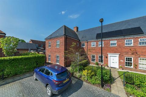 3 bedroom semi-detached house for sale, Meadow Drive, Henfield