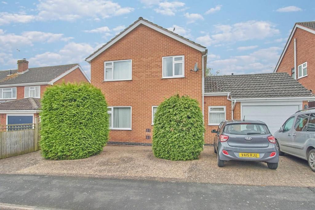 De La Bere Crescent, Burbage 3 bed detached house £450,000