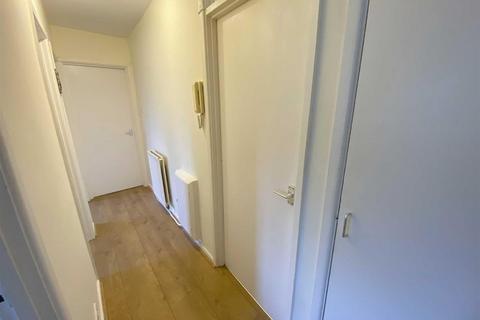 2 bedroom flat to rent, Abbots Court, Sale
