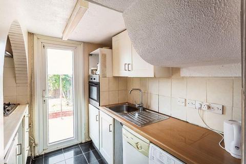84 Pemdevon Road, Croydon, CR0 3QP