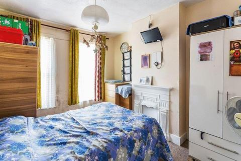 84 Pemdevon Road, Croydon, CR0 3QP