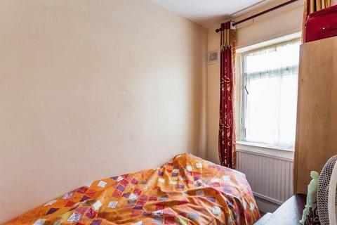84 Pemdevon Road, Croydon, CR0 3QP