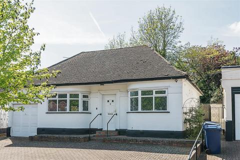 2 bedroom detached bungalow for sale, Highview Gardens, Edgware